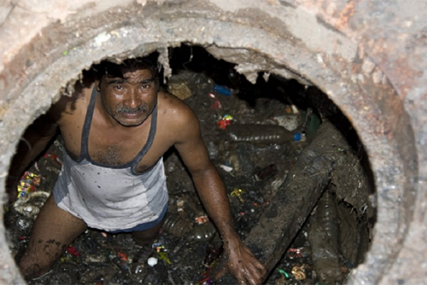 Read more about the article Asphyxiation from blocked sewer lines a huge problem in India