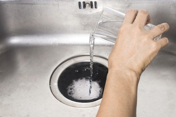 You are currently viewing Unclogging drains without toxic chemicals