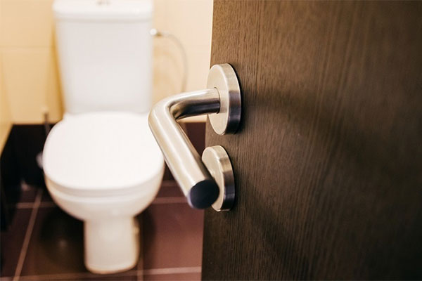 Read more about the article No plunger? No problem.. Use these household items for a clogged toilet