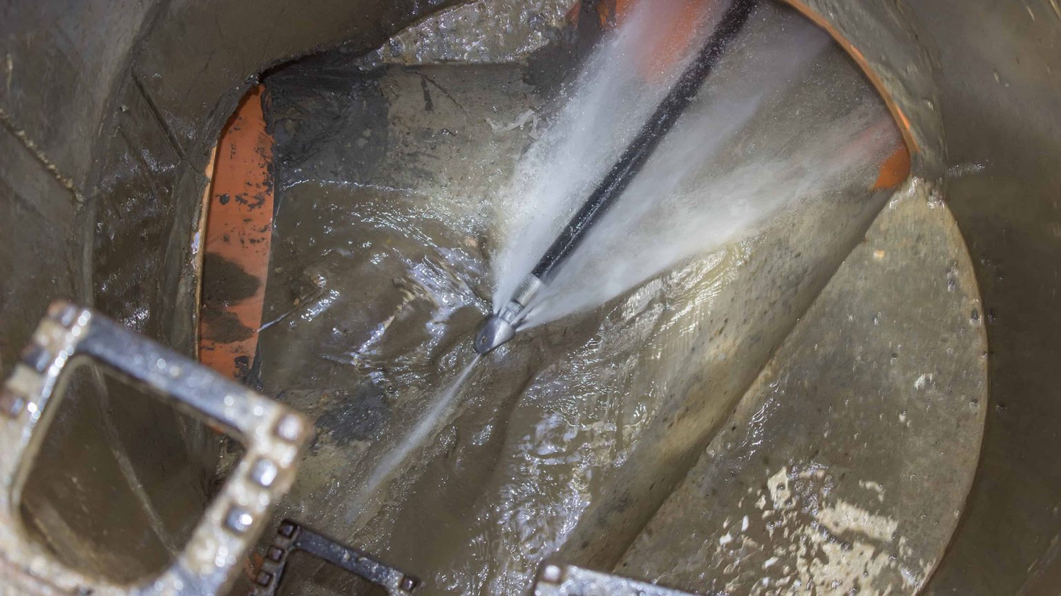 How does water jetting clear blocked pipe? - DC Annis Sewer